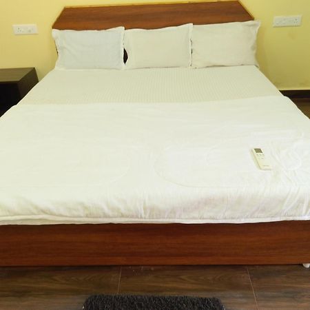 One Love Guest House Morjim Bagian luar foto