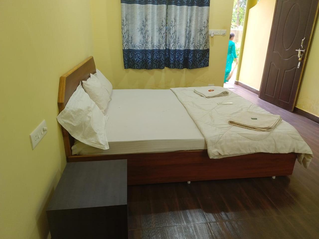 One Love Guest House Morjim Bagian luar foto