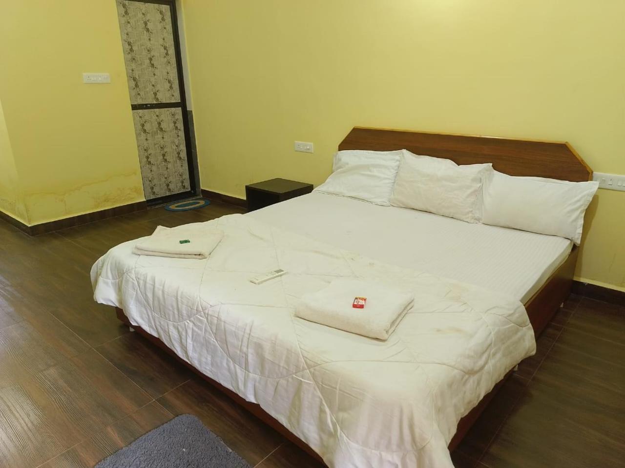 One Love Guest House Morjim Bagian luar foto