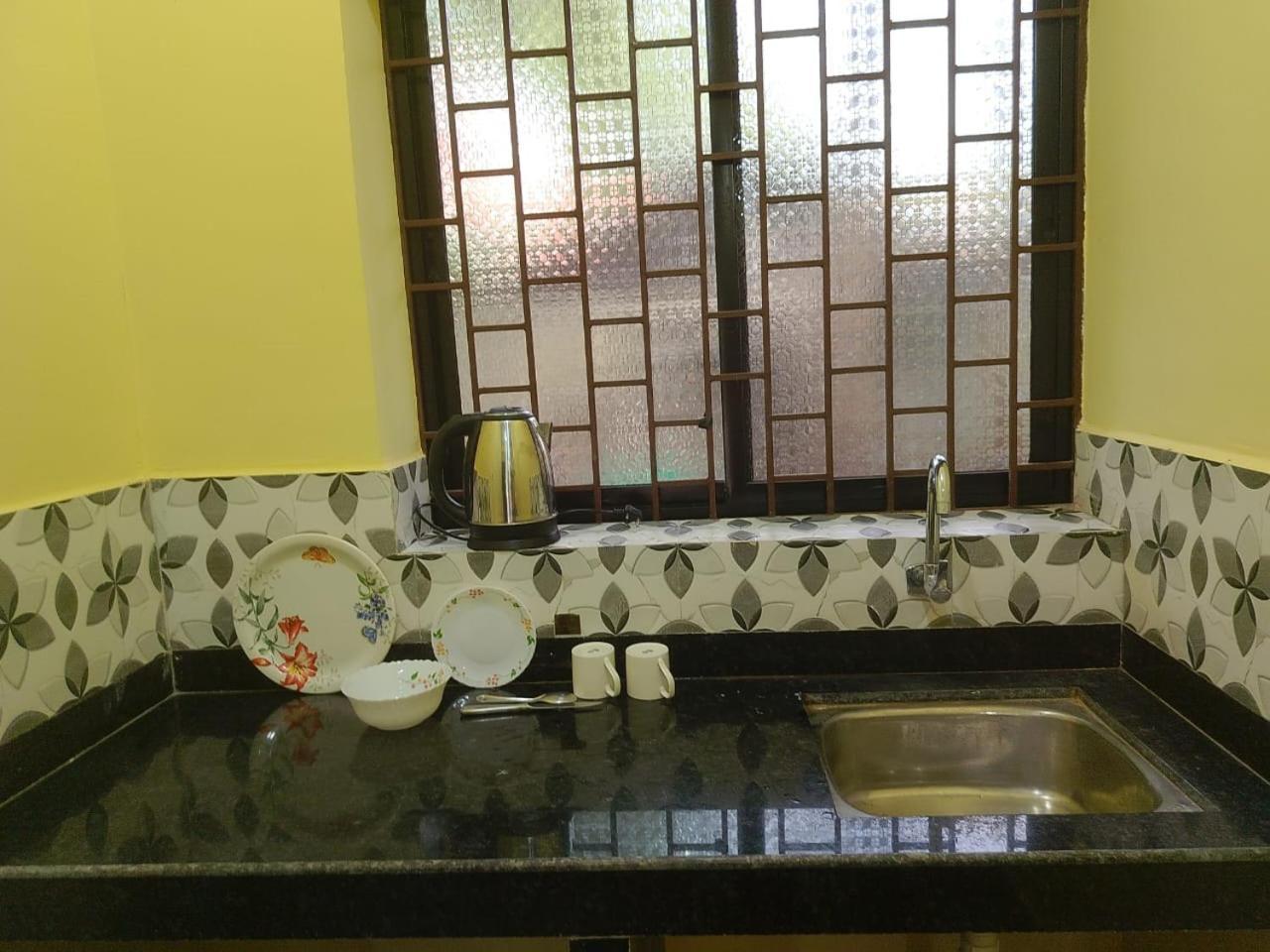 One Love Guest House Morjim Bagian luar foto