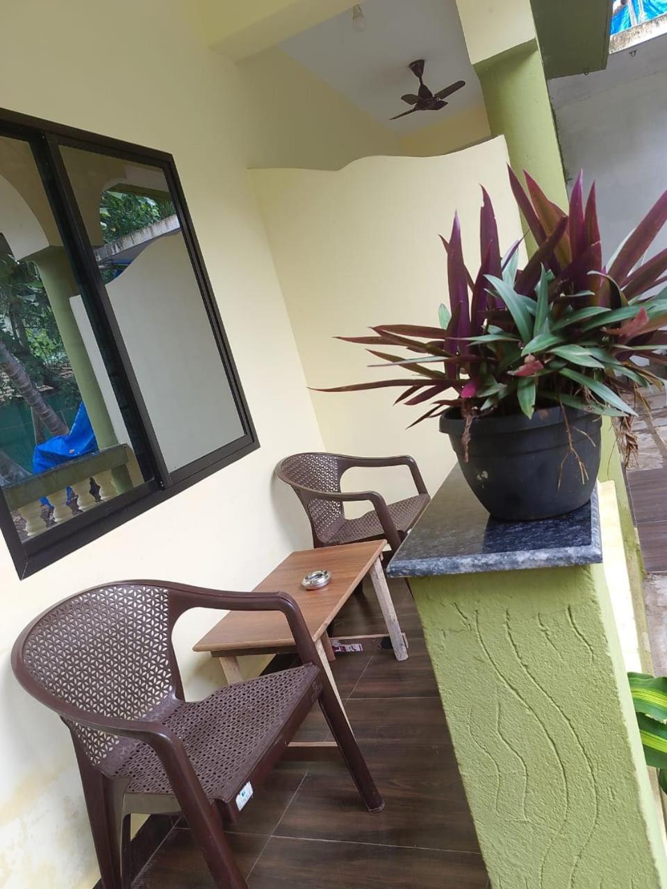 One Love Guest House Morjim Bagian luar foto