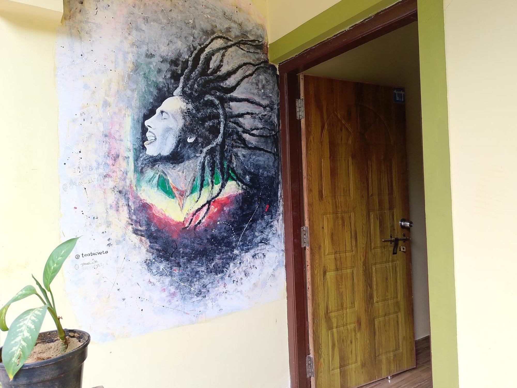 One Love Guest House Morjim Bagian luar foto