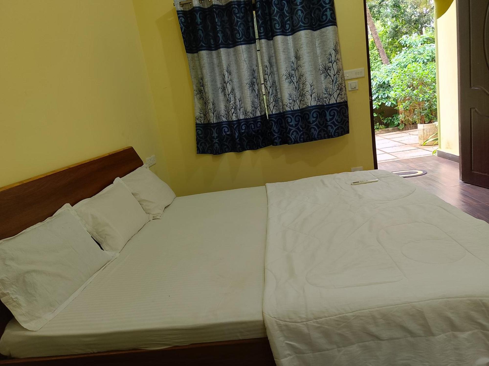 One Love Guest House Morjim Bagian luar foto
