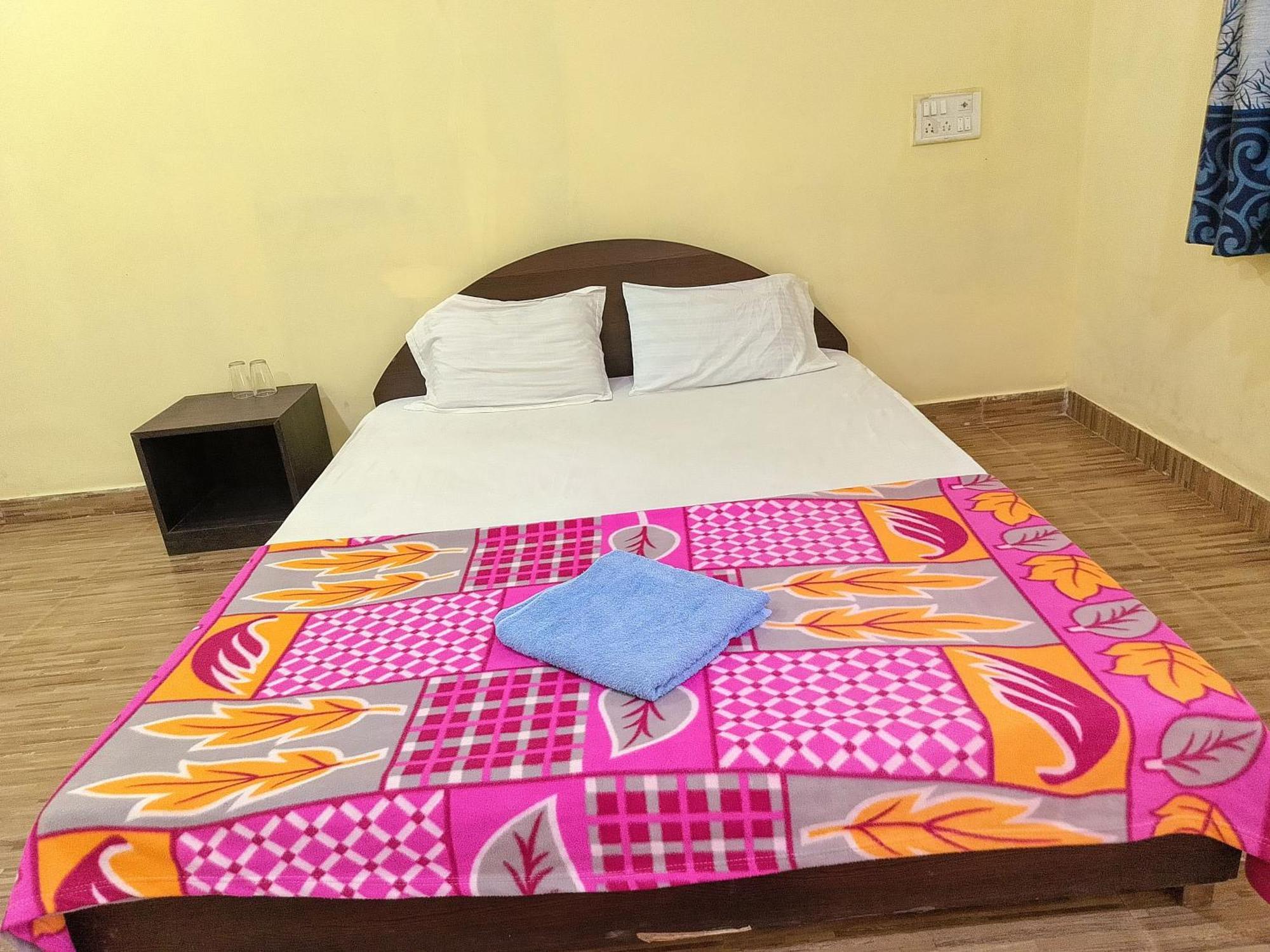 One Love Guest House Morjim Bagian luar foto