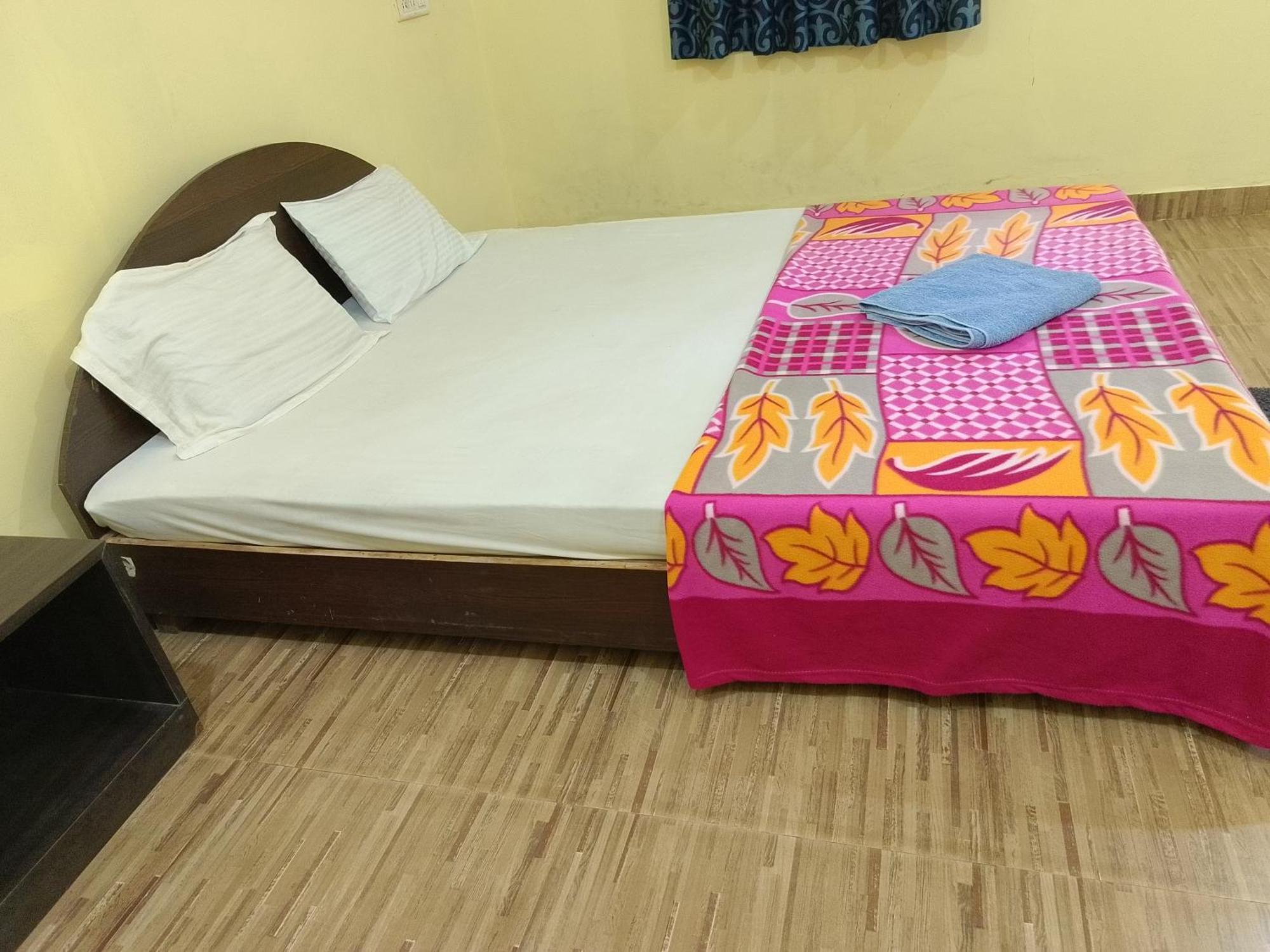 One Love Guest House Morjim Bagian luar foto