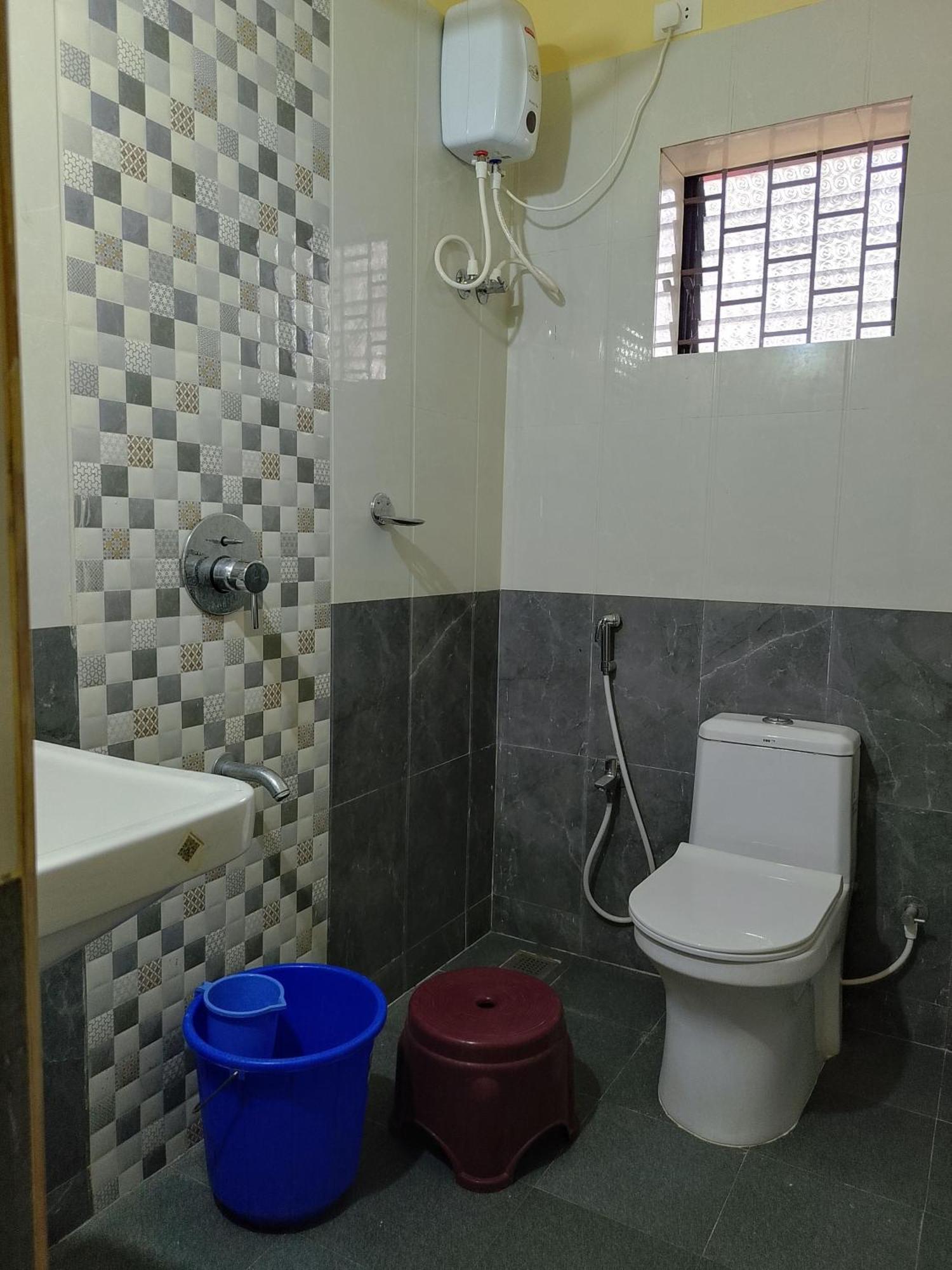 One Love Guest House Morjim Bagian luar foto