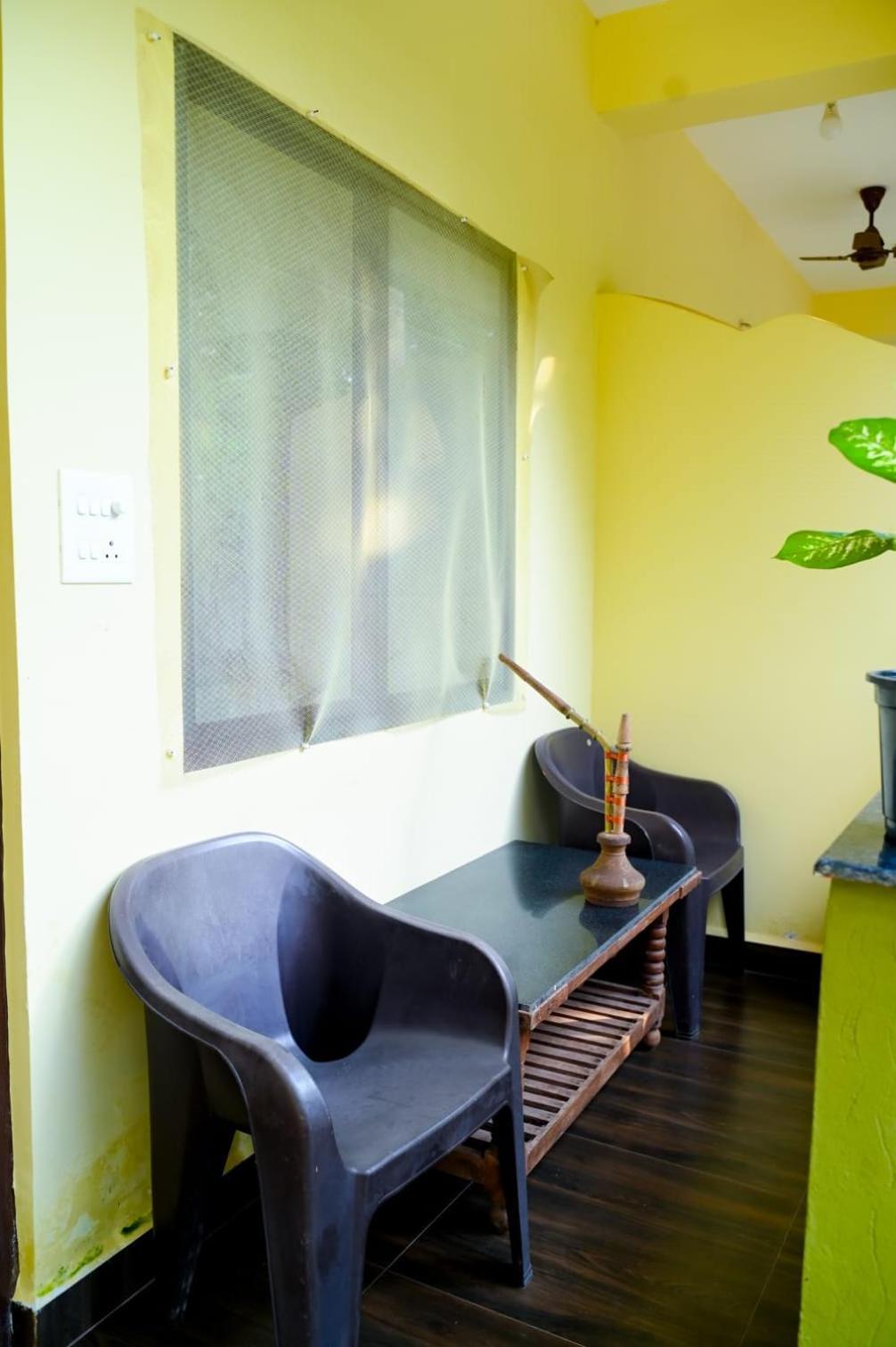 One Love Guest House Morjim Bagian luar foto