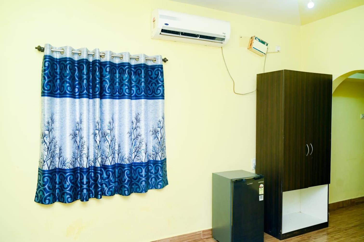 One Love Guest House Morjim Bagian luar foto