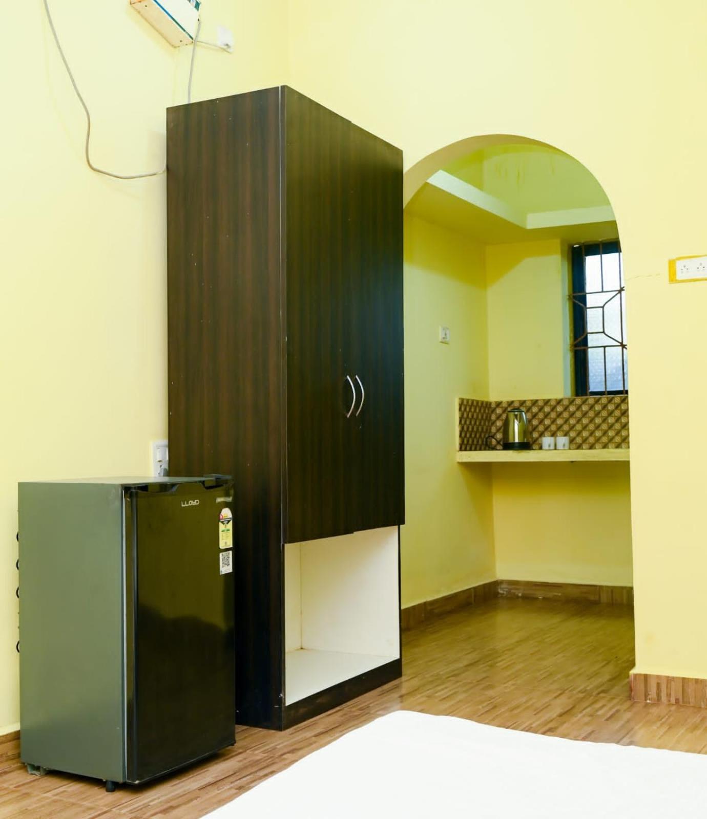 One Love Guest House Morjim Bagian luar foto