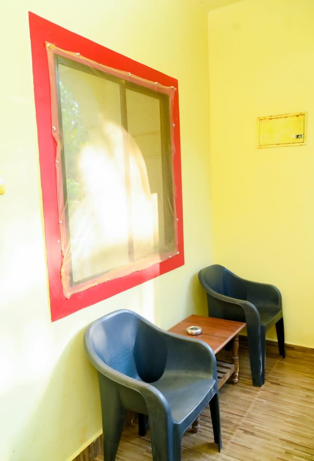 One Love Guest House Morjim Bagian luar foto