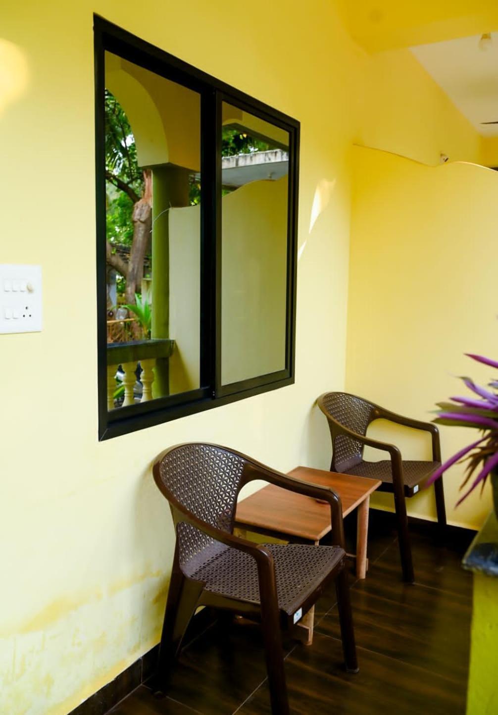 One Love Guest House Morjim Bagian luar foto