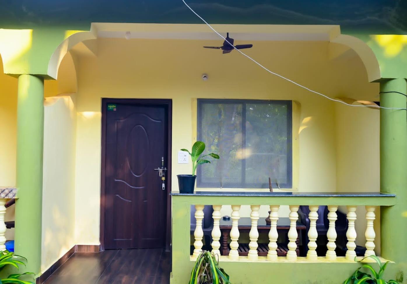 One Love Guest House Morjim Bagian luar foto