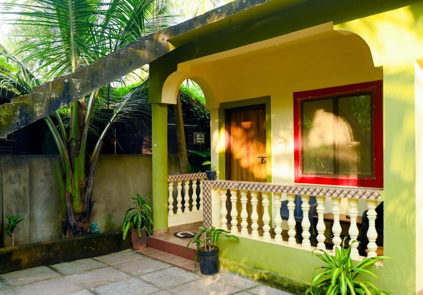 One Love Guest House Morjim Bagian luar foto